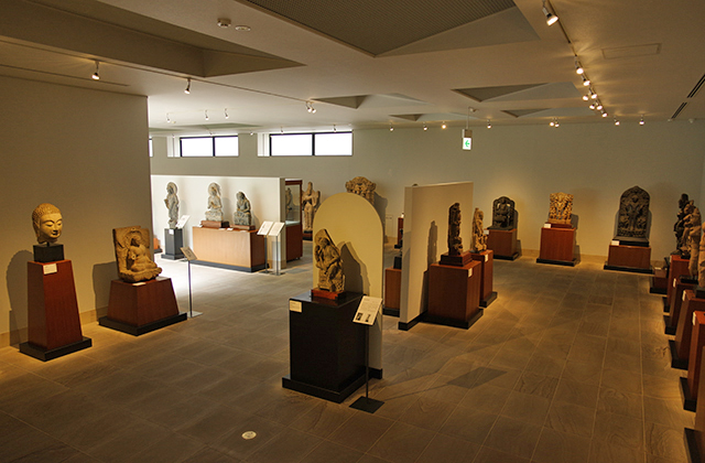 The exihibition room of ancient asian sculpture