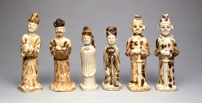 並んだ６体の仏像